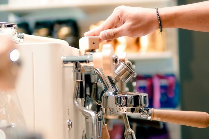 Etika Kerja di Dunia Retail: Hal yang Perlu Kamu Tunjukkan Sejak Lamaran