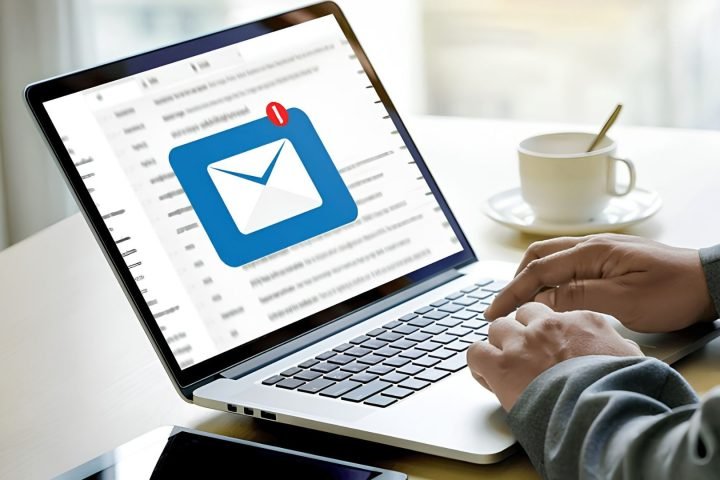 membuat draf body email yang benar