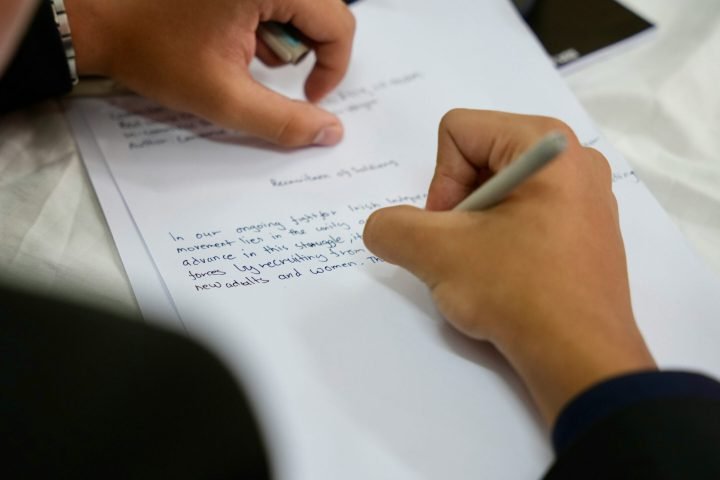 Cara Menulis Surat Lamaran Kerja dalam 5 Paragraf yang Punya Dampak Emosional