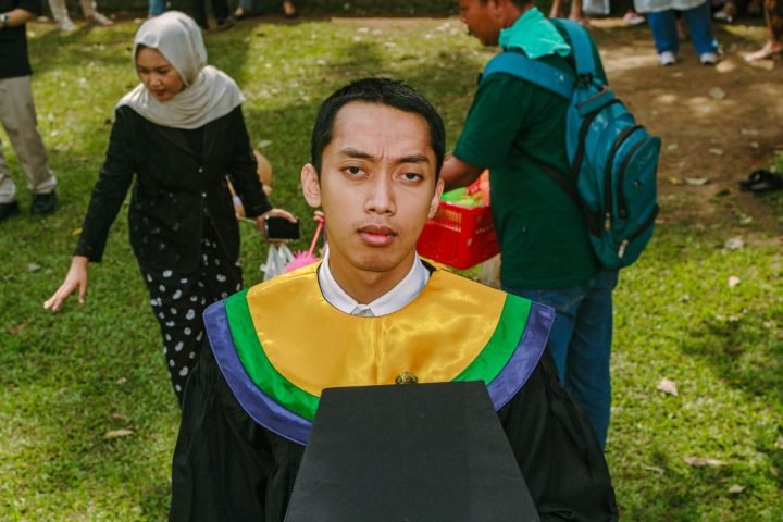 Baru Lulus? Gaji UMR Bukan Masalah, Ini Langkah Awal Kariermu